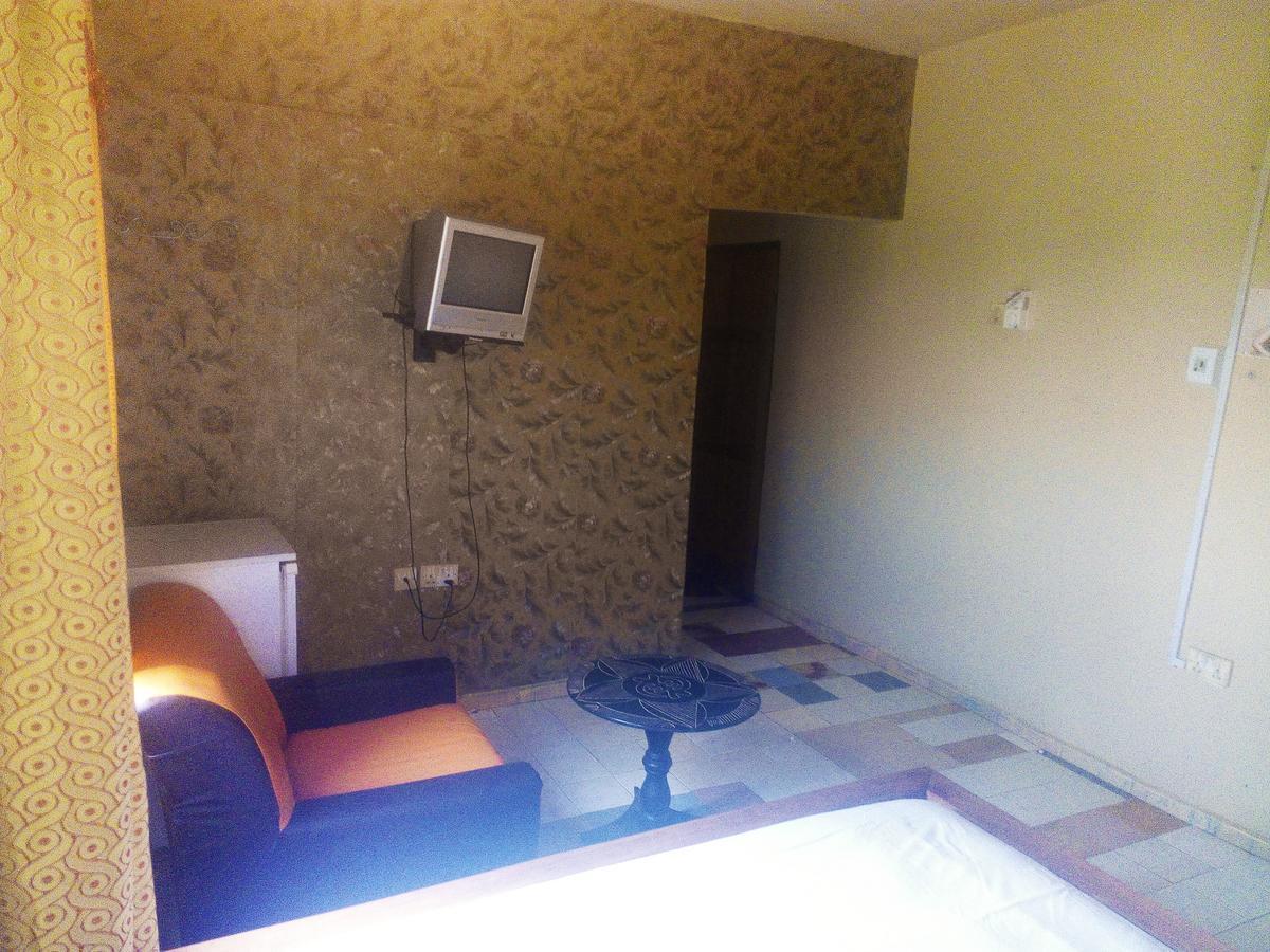 Open Space Hotel Кумасі Екстер'єр фото