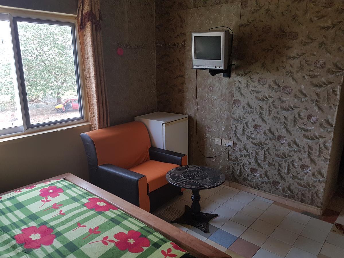 Open Space Hotel Кумасі Екстер'єр фото