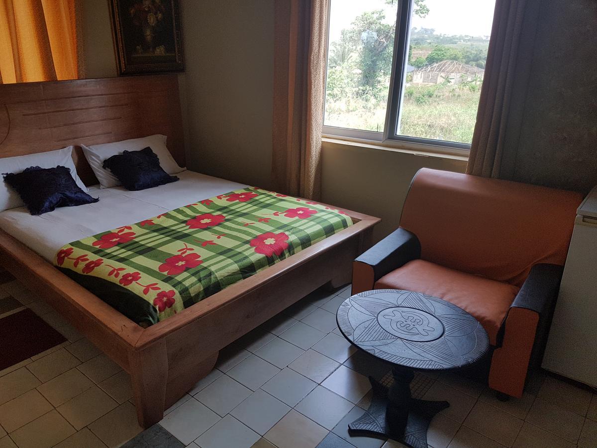 Open Space Hotel Кумасі Екстер'єр фото